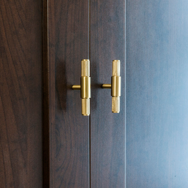 Simple knurled brass furniture closet handle